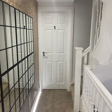 Air Conditioned Modern Double Bed Room With Private Attached Bathroom - Free Parking - Near London Heathrow Airport & Southall Broadway Εξωτερικό φωτογραφία