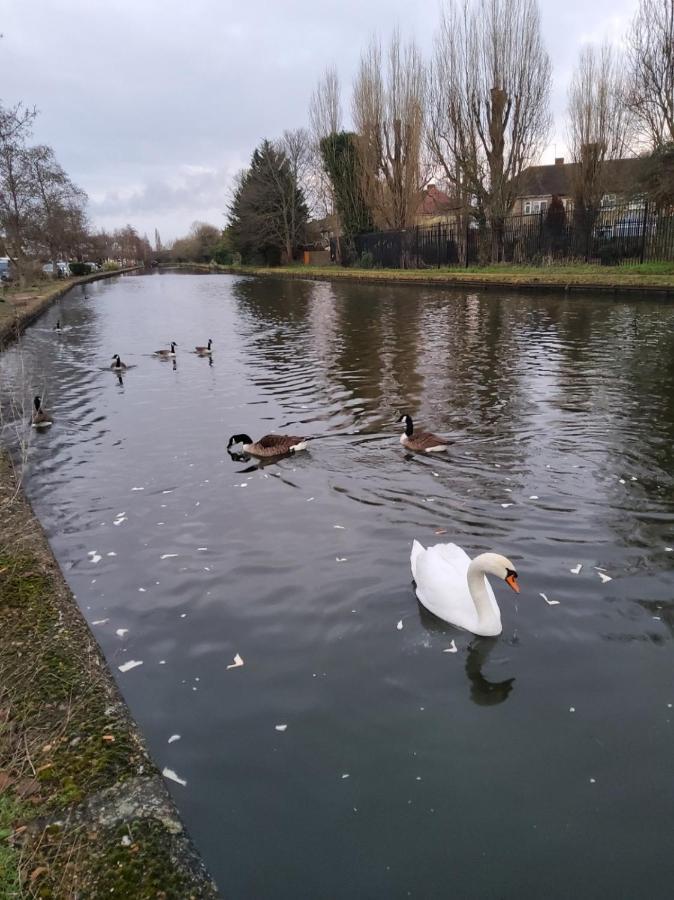 Air Conditioned Modern Double Bed Room With Private Attached Bathroom - Free Parking - Near London Heathrow Airport & Southall Broadway Εξωτερικό φωτογραφία
