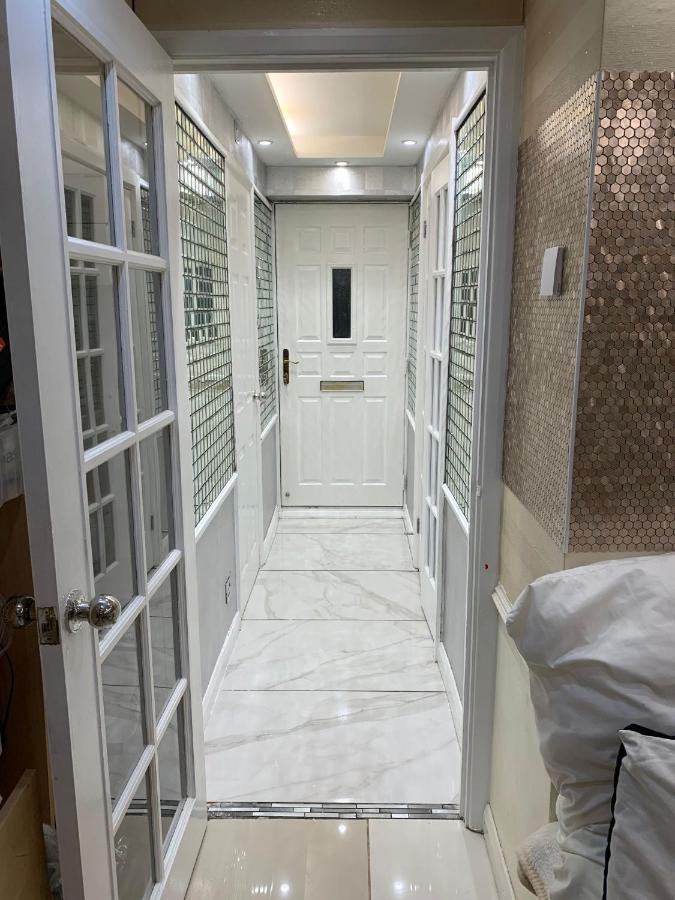 Air Conditioned Modern Double Bed Room With Private Attached Bathroom - Free Parking - Near London Heathrow Airport & Southall Broadway Εξωτερικό φωτογραφία
