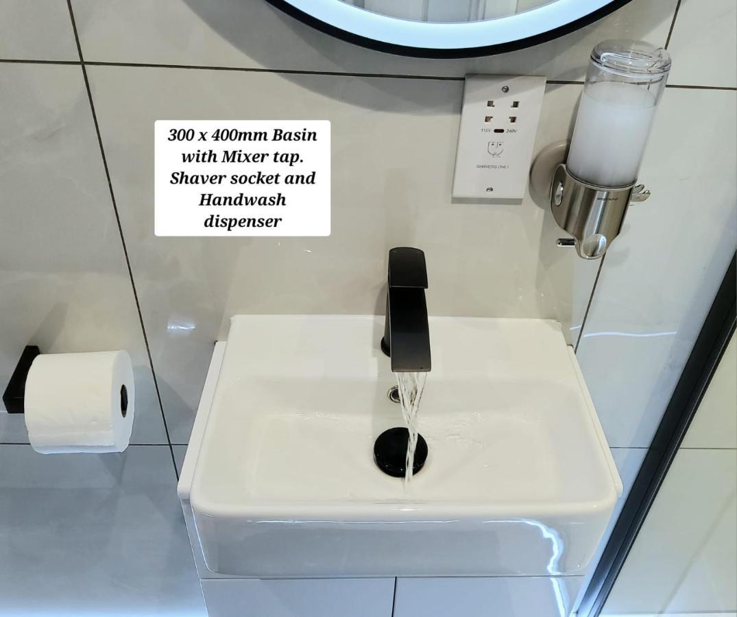 Air Conditioned Modern Double Bed Room With Private Attached Bathroom - Free Parking - Near London Heathrow Airport & Southall Broadway Εξωτερικό φωτογραφία