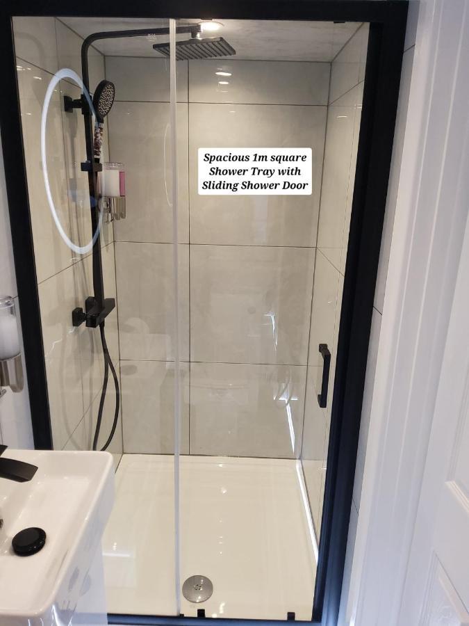 Air Conditioned Modern Double Bed Room With Private Attached Bathroom - Free Parking - Near London Heathrow Airport & Southall Broadway Εξωτερικό φωτογραφία