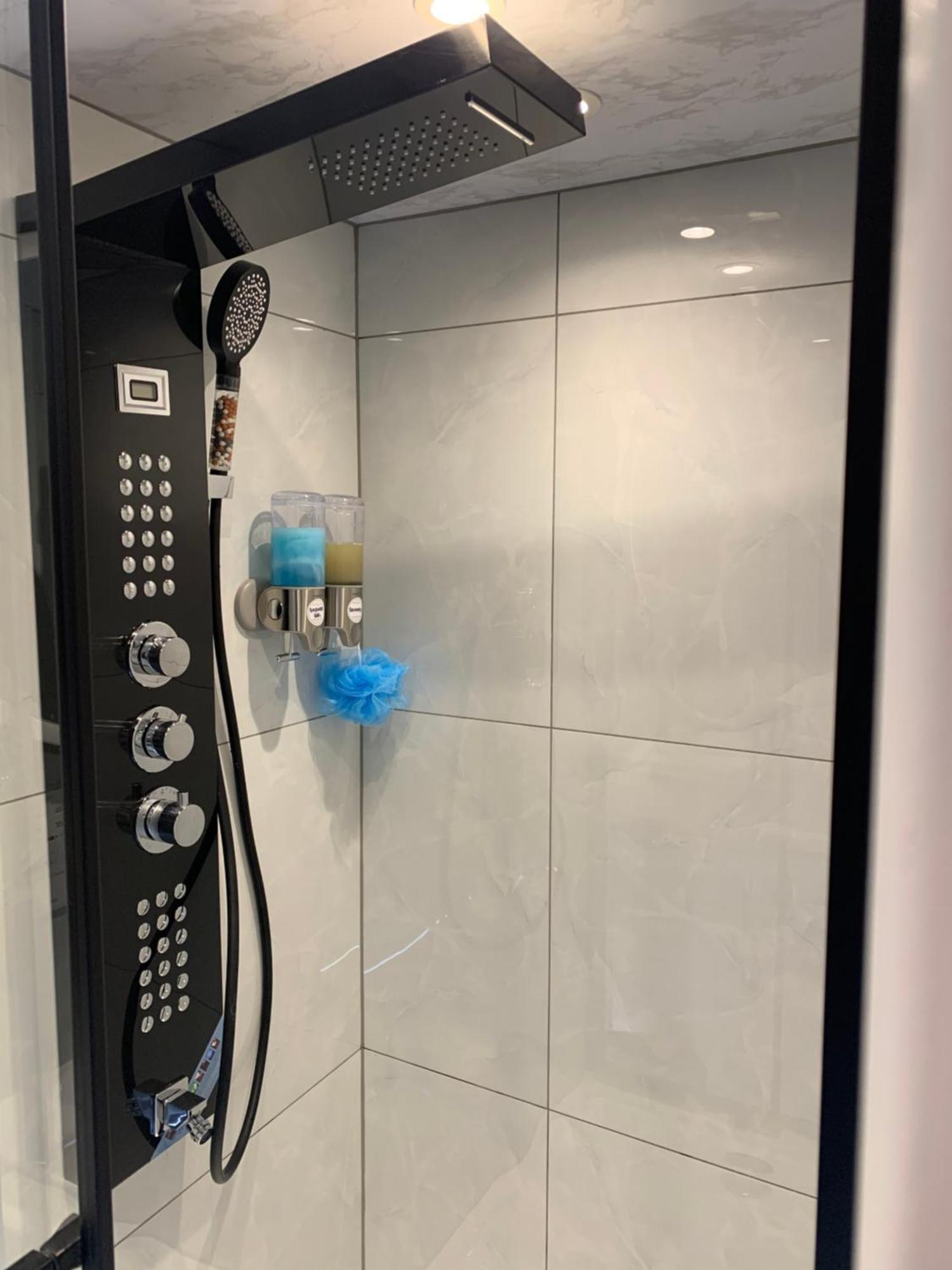 Air Conditioned Modern Double Bed Room With Private Attached Bathroom - Free Parking - Near London Heathrow Airport & Southall Broadway Εξωτερικό φωτογραφία
