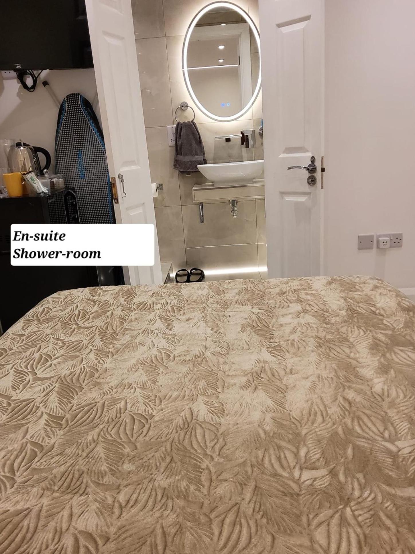 Air Conditioned Modern Double Bed Room With Private Attached Bathroom - Free Parking - Near London Heathrow Airport & Southall Broadway Εξωτερικό φωτογραφία